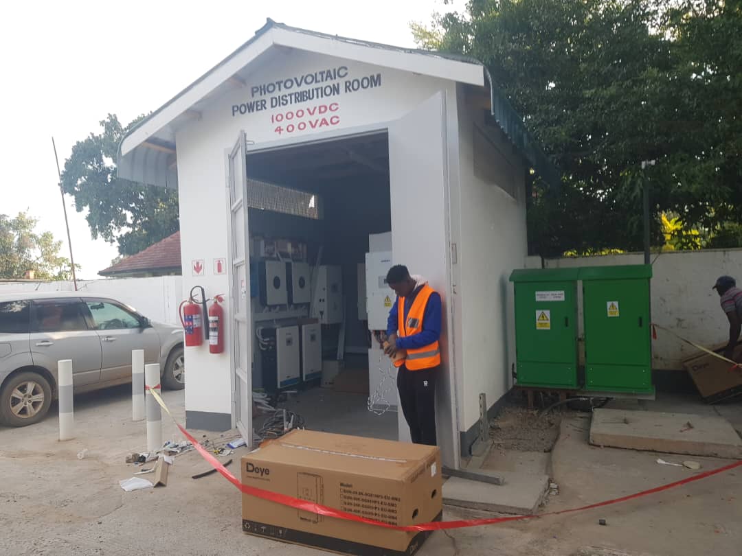 Photovoltaic power distribution room installation