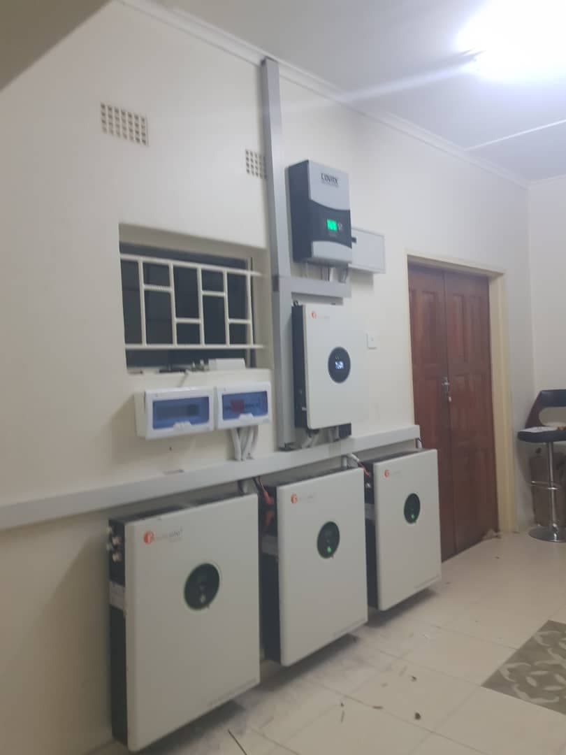 Solar inverter and battery bank installation