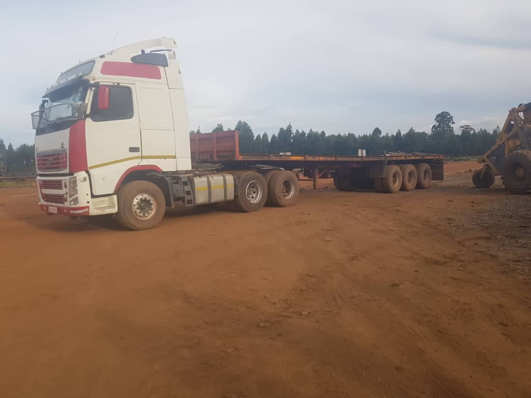 Transport truck for construction materials